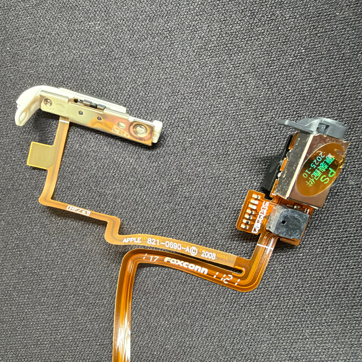 Black Hold Switch & Headphone Jack Assembly – For Thick Backed iPods