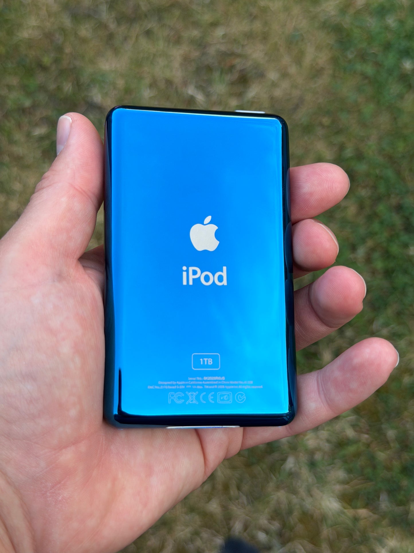 Apple iPod Classic 7th Gen – Blue