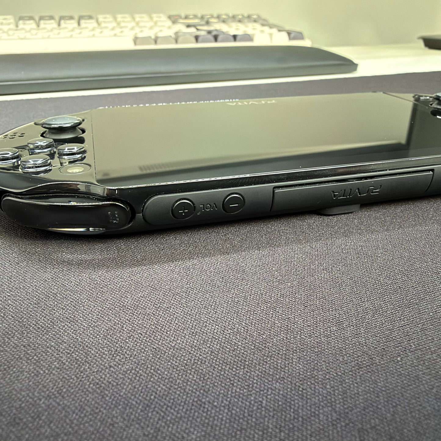 Sony PS Vita 2000 Slim Black 256GB SD2Vita