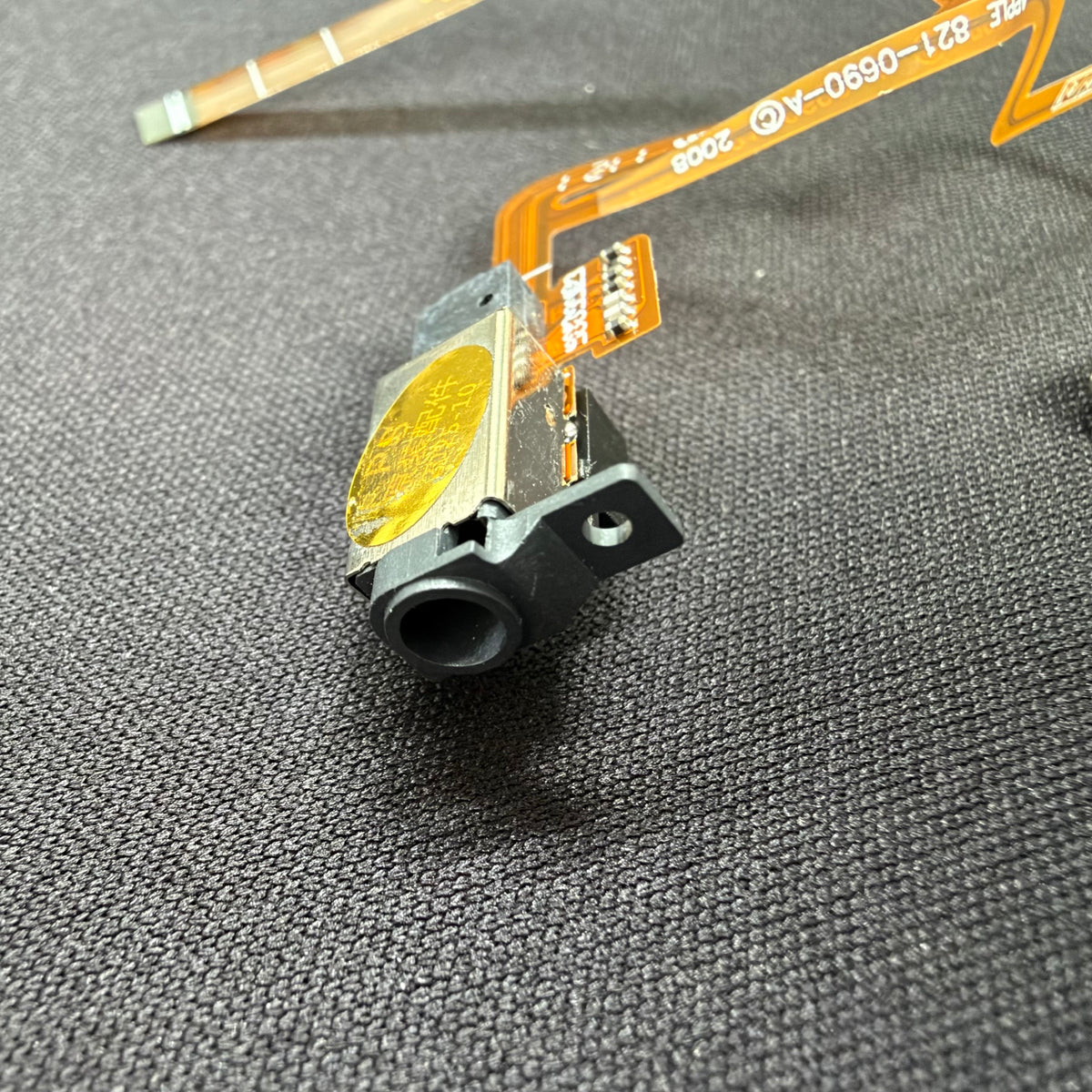 Black Hold Switch & Headphone Jack Assembly – For Thick Backed iPods