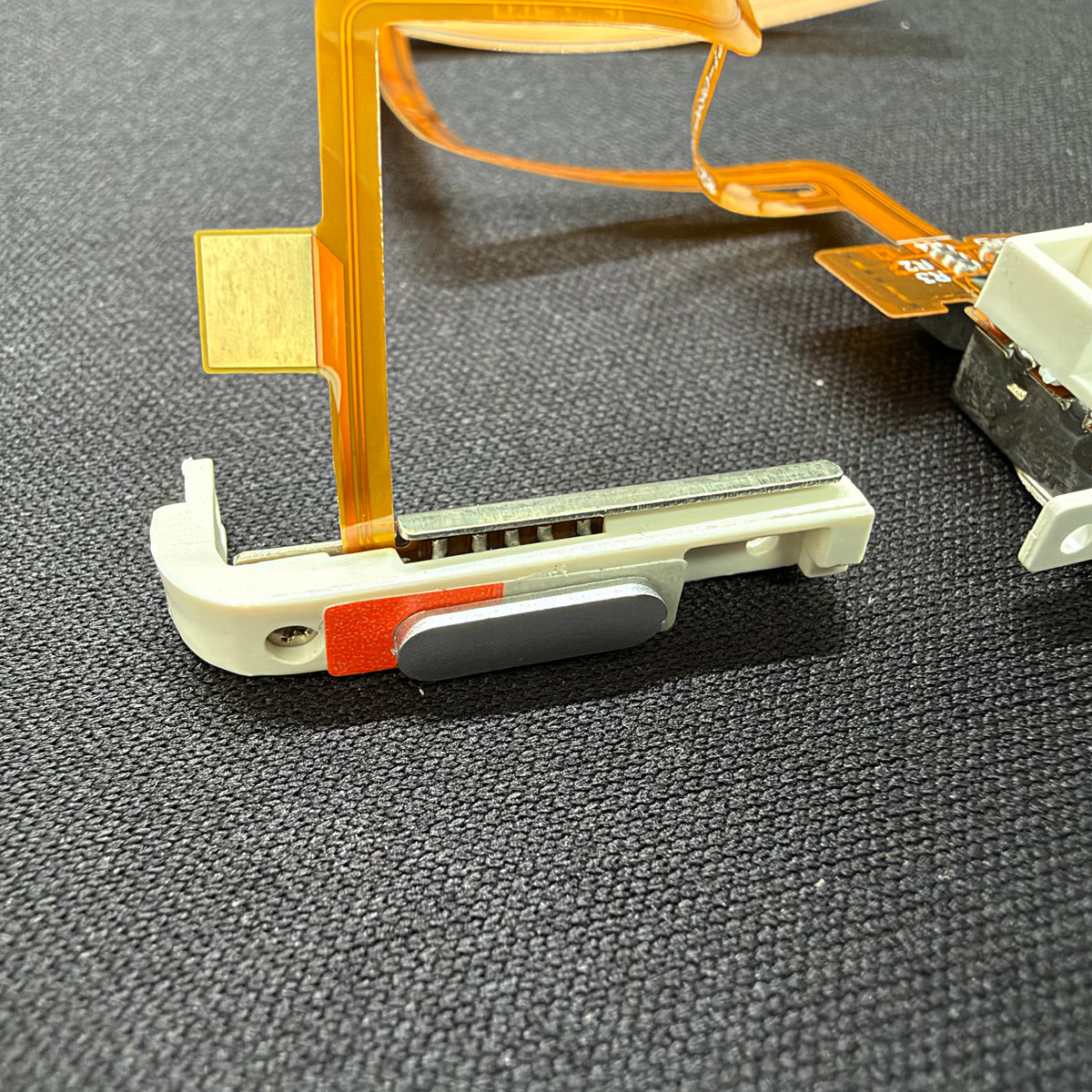 White Hold Switch & Headphone Jack Assembly – For Thick Backed iPods
