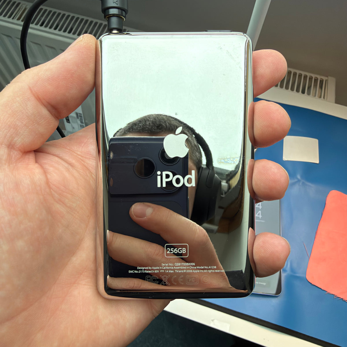 Apple iPod Classic 7th Gen – Silver