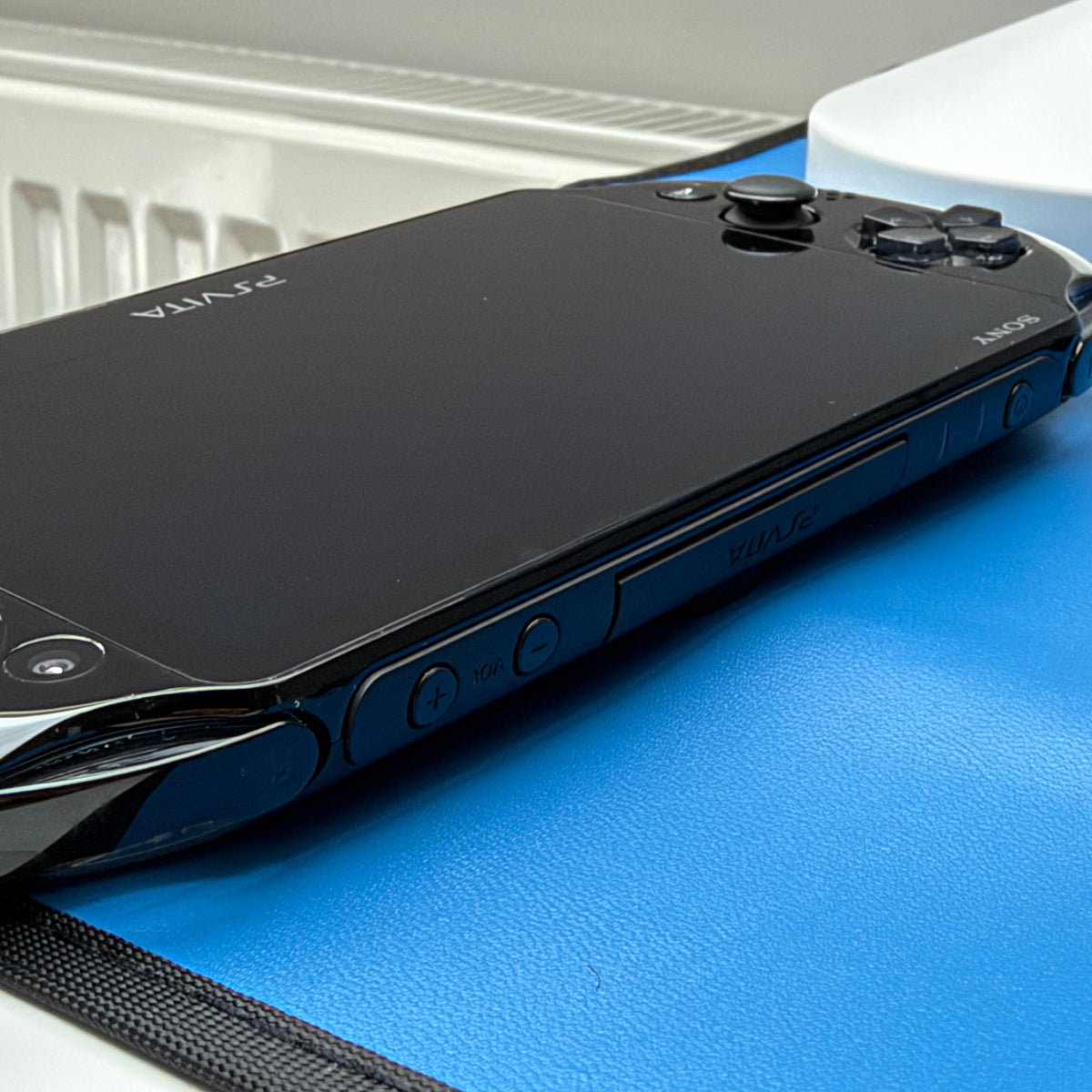 Sony PS Vita 2000 Slim Black 128GB SD2Vita