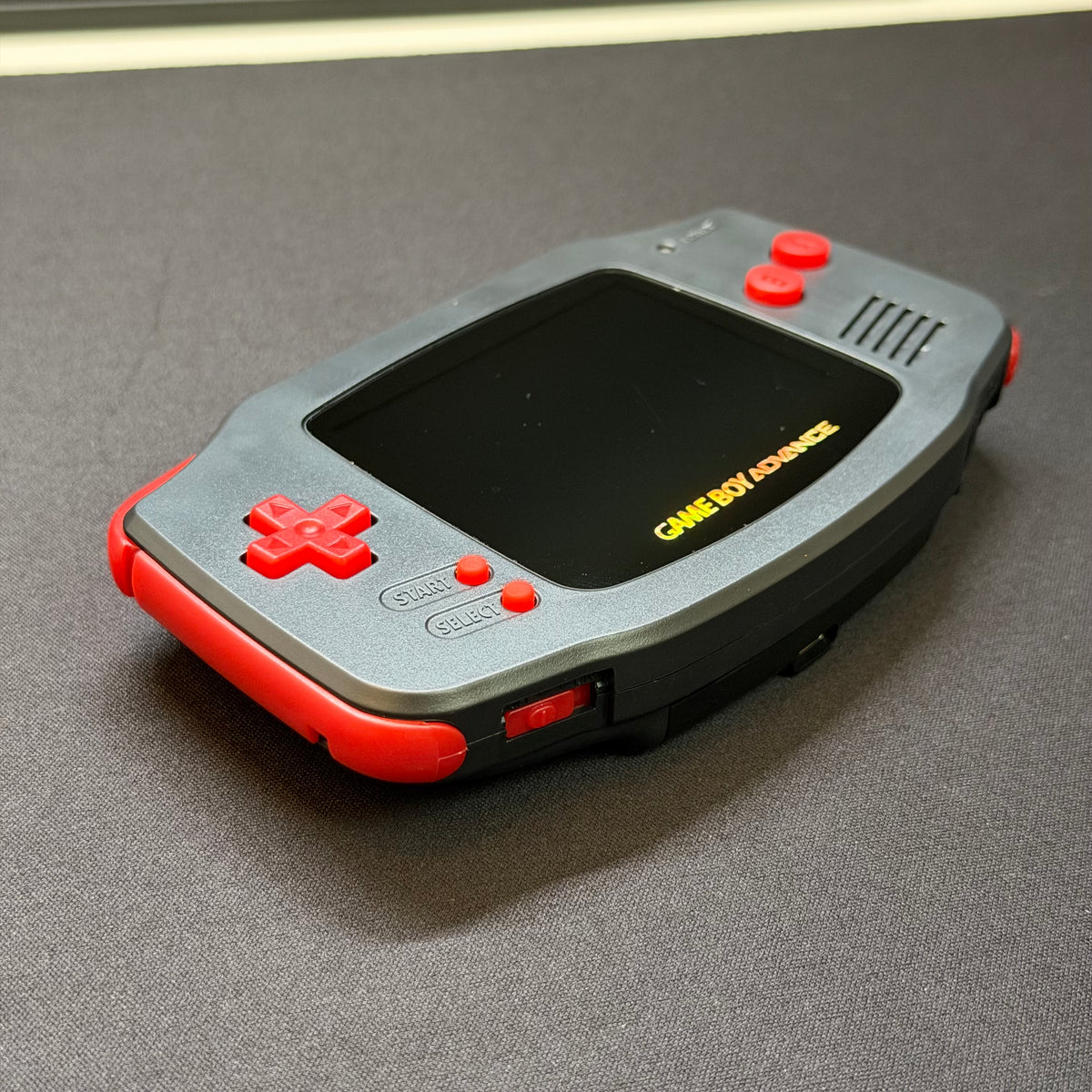 Nintendo Game Boy Advance - Black / Red