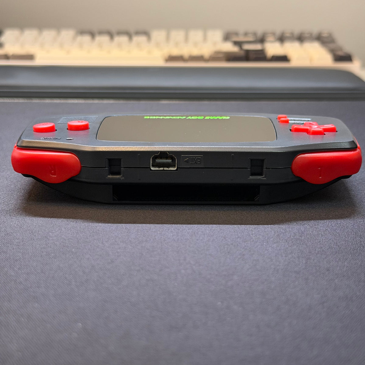 Nintendo Game Boy Advance - Black / Red