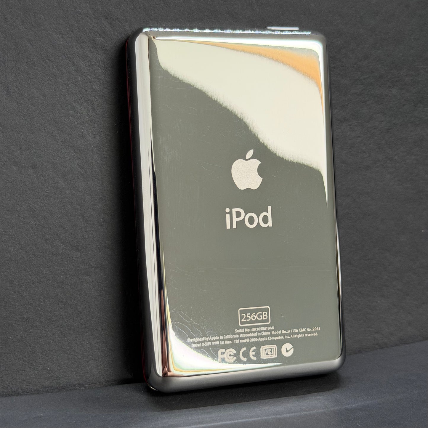 Apple iPod Video 5th Gen – Transparent Red