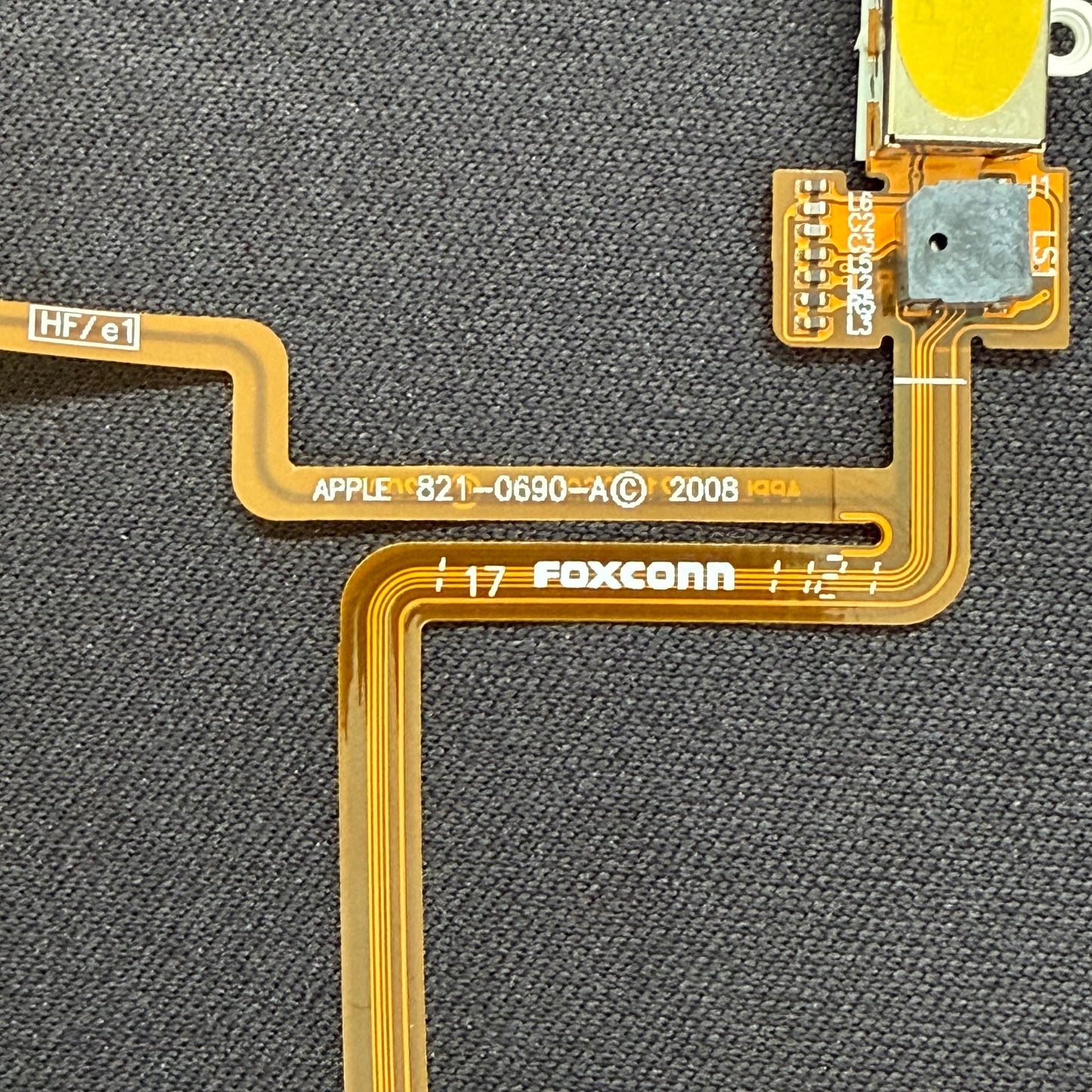 White Hold Switch & Headphone Jack Assembly – For Thin Backed iPods