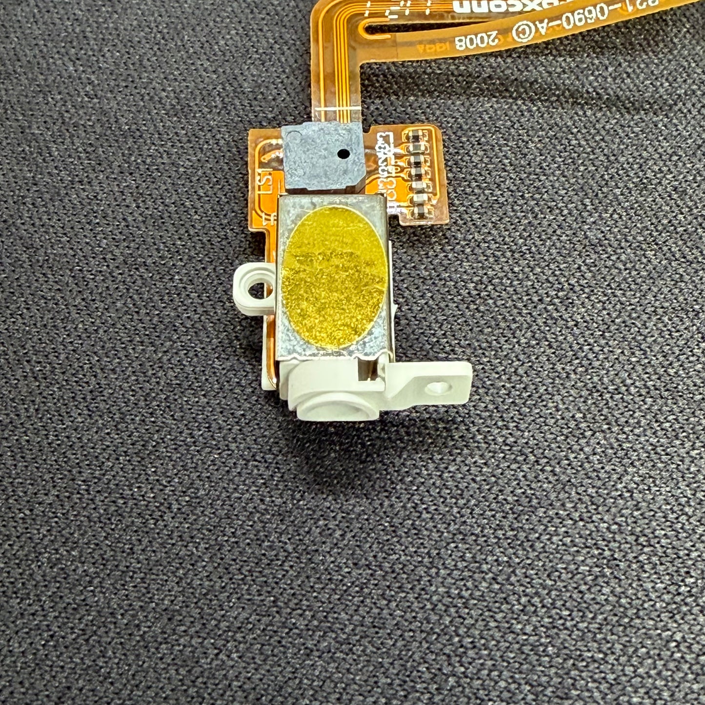 White Hold Switch & Headphone Jack Assembly – For Thin Backed iPods