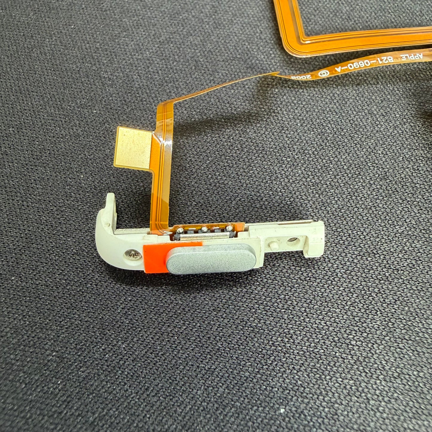 White Hold Switch & Headphone Jack Assembly – For Thin Backed iPods