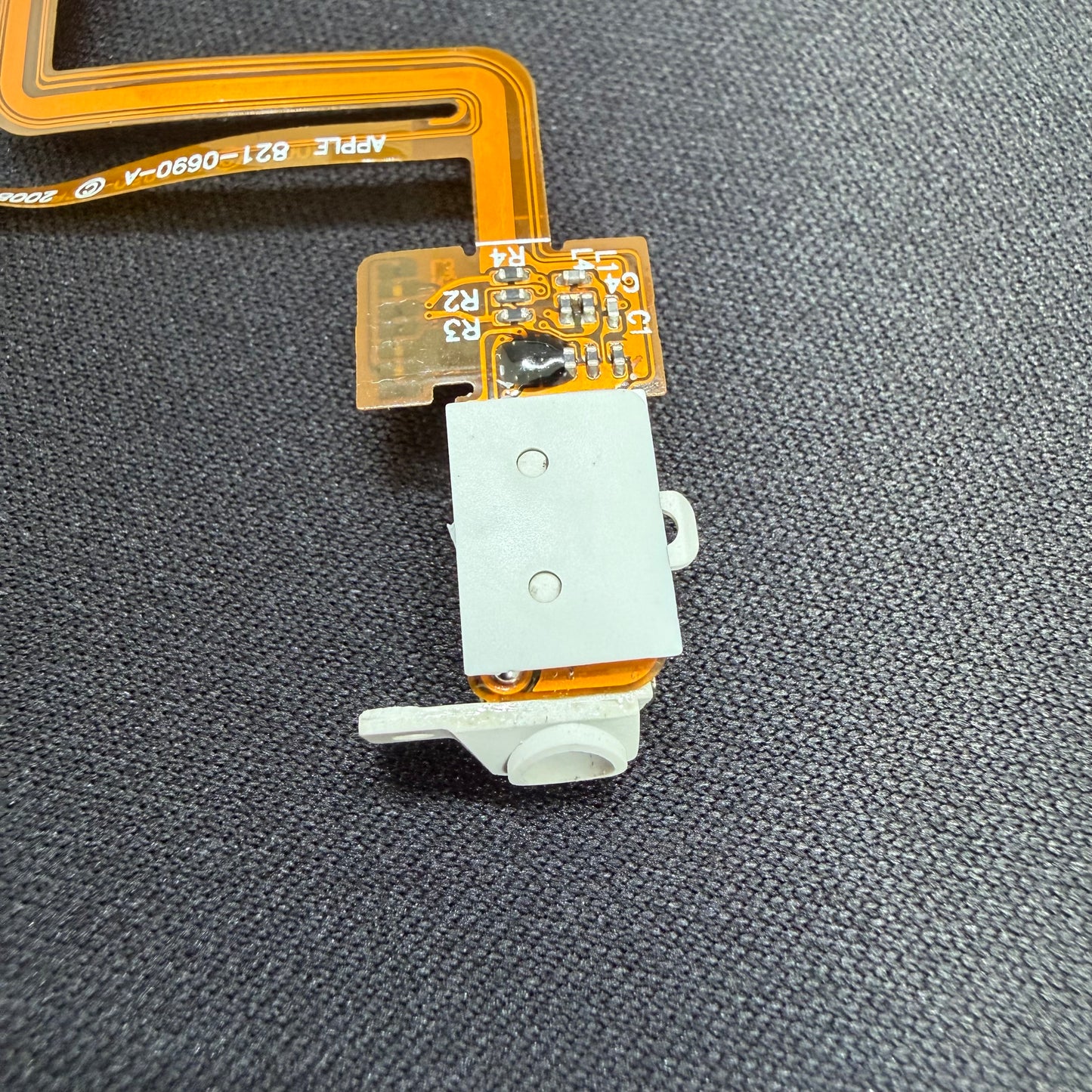 White Hold Switch & Headphone Jack Assembly – For Thin Backed iPods