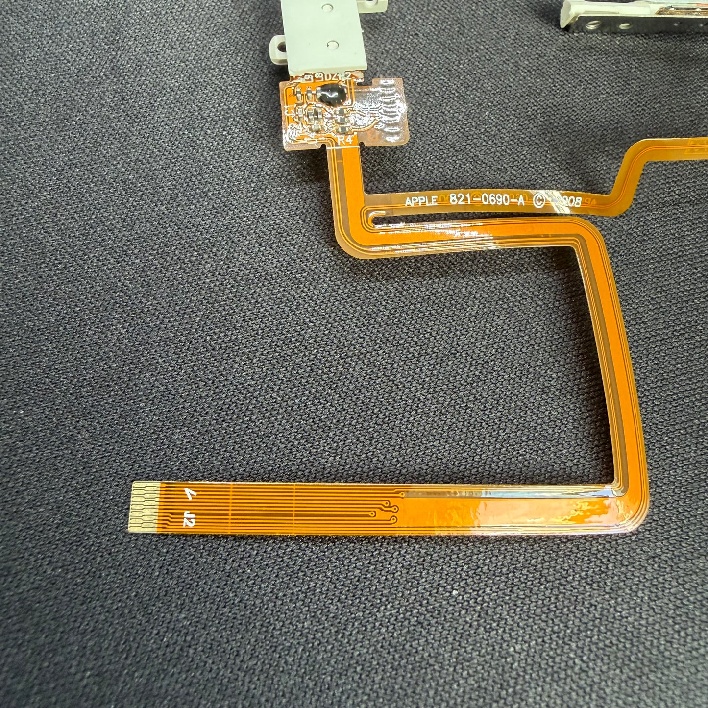 White Hold Switch & Headphone Jack Assembly – For Thin Backed iPods